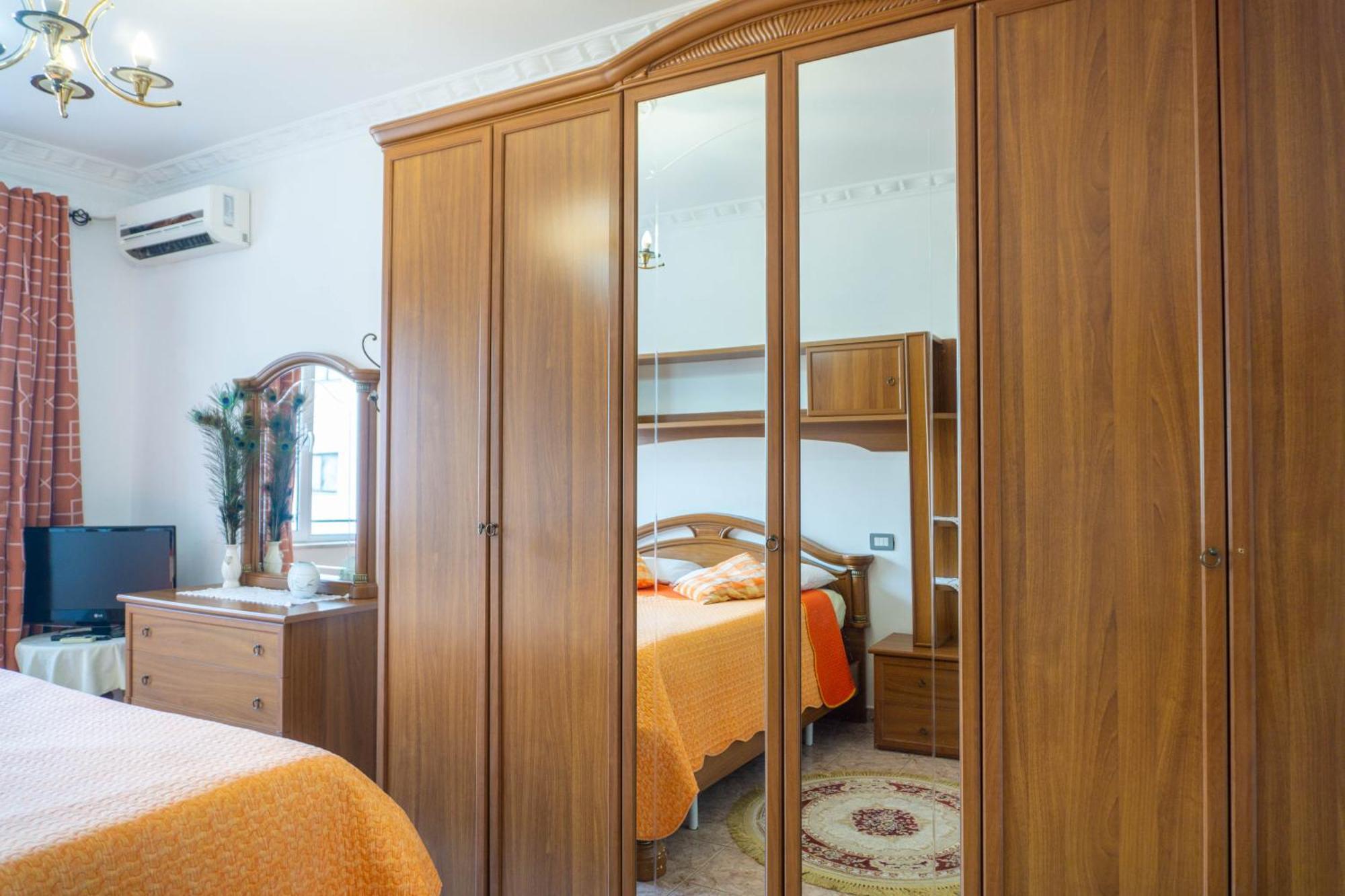 Bllok Bright Private Bedrooms With Private Bathroom On Shared Apartment Тирана Екстер'єр фото